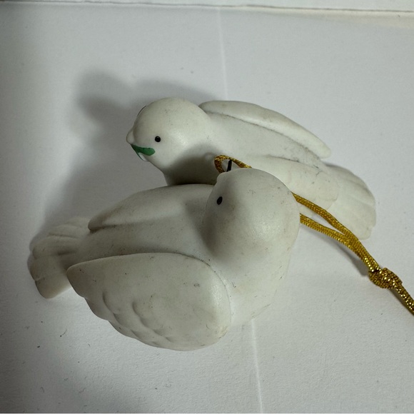 Vinatge Enesco doves ornament. Porcelain birds doves together. Enesco Sticker - Picture 4 of 8